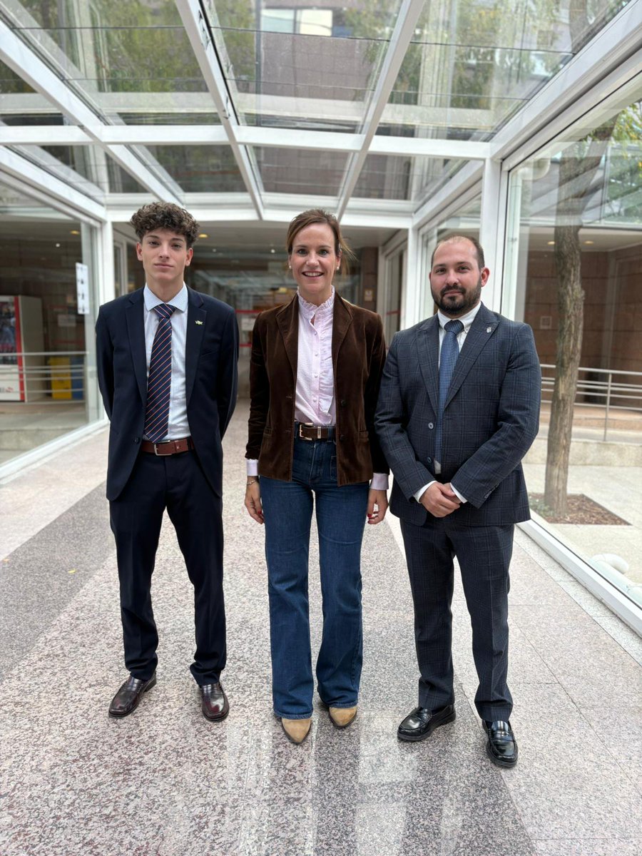 vox_ajalvir's tweet photo. Nuestro concejal Manuel Méndez, ha acudido hoy a la Asamblea de Madrid para trasladar al GP de VOX las principales preocupaciones de Ajalvir.

El corte de la M-113. una obra absurda que lo que necesita es el desdoblamiento.
La masiva planta fotovoltaica
Y la falta de A. Primaria https://t.co/71vP2SrZlx