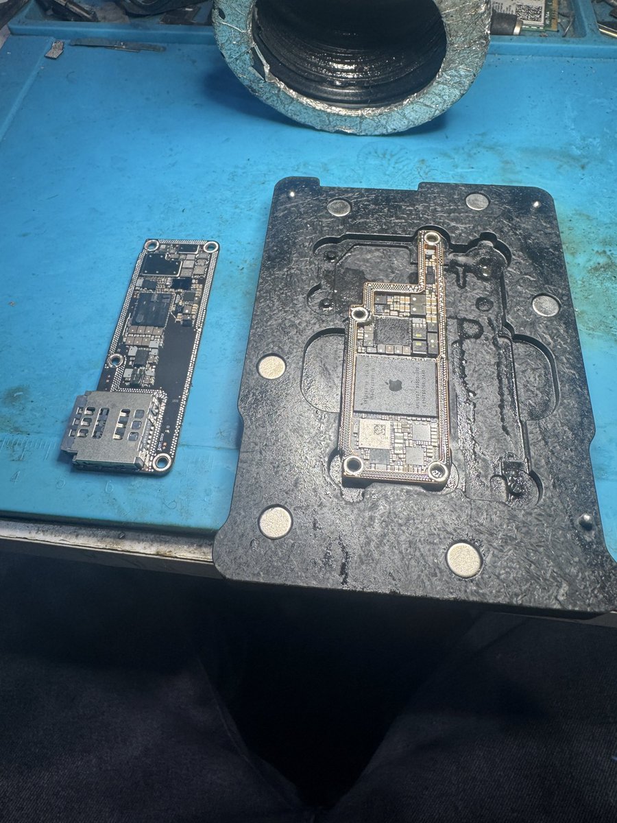 protafix's tweet photo. Your iPhone went dead on you?

We could fix that too!!

But today, it’s an iPhone 16pro max that had to be repaired

#iPhonerepairs
#iphone16promax https://t.co/68oMzXd2Jq