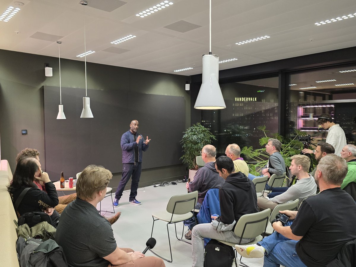 fooctrl's tweet image. Last night&apos;s &quot;Dutch Cloud Native &amp;amp; Al Community Group&quot; meetup was 👌 

Still processing a lot of what was shared, especially from Kelsey Hightower.

Seeing old colleagues, friends, and acquaintances ... this is what meetups are all about. Big thanks to the organizers @jetbrains