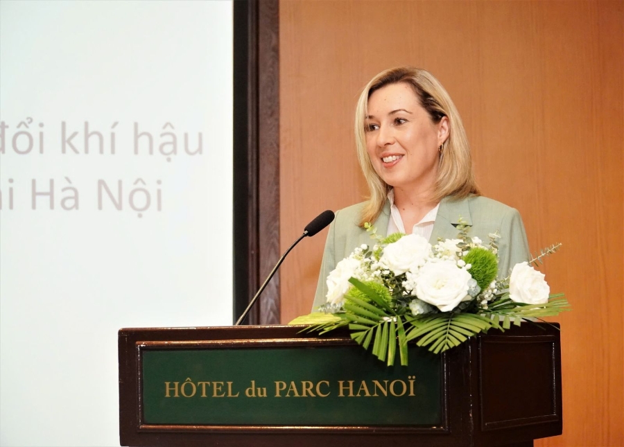 UKinVietnam's tweet image. The 🇬🇧 Embassy &amp;amp; 🇻🇳 State Securities Commission launched the Green Bond Disclosure Manual — guiding issuers on transparent green bond practices to boost investor confidence &amp;amp; mobilise capital for 🇻🇳 green transition.

👉 bit.ly/greenbonds-man…

#UKPACT #GreenFinance