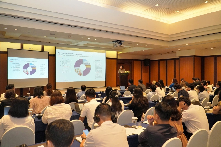 UKinVietnam's tweet image. The 🇬🇧 Embassy &amp;amp; 🇻🇳 State Securities Commission launched the Green Bond Disclosure Manual — guiding issuers on transparent green bond practices to boost investor confidence &amp;amp; mobilise capital for 🇻🇳 green transition.

👉 bit.ly/greenbonds-man…

#UKPACT #GreenFinance