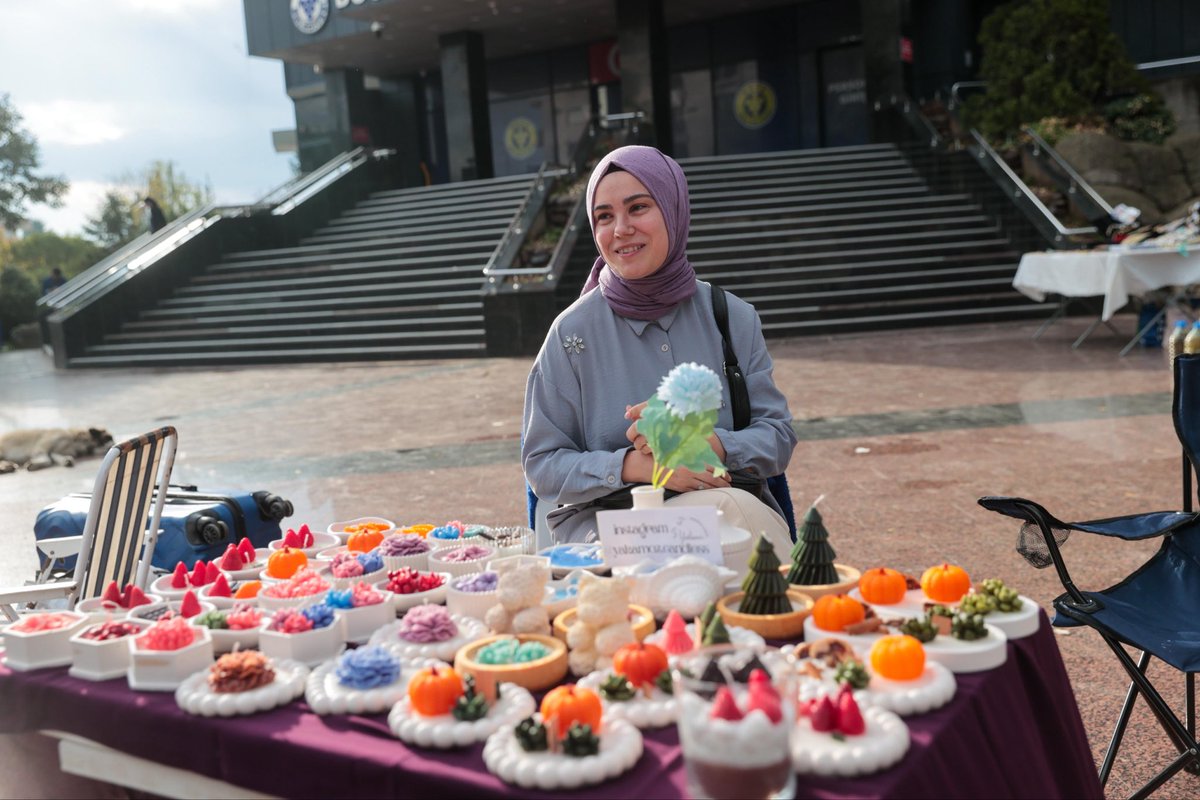 Birbirinden güzel ve doğal ürünlerin yer aldığı Üretici Pazarı’nı bugün saat 18.00’e kadar belediyemizin önünde ziyaret edebilirsiniz.