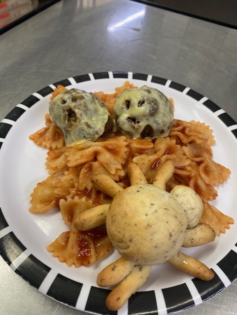 Too ghoul for regular a lunch 👀🧁