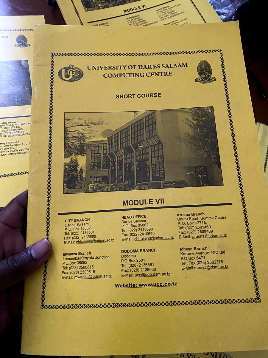emabilly2001's tweet image. Nafanya usafi nimekutana na hizi modules 😂 nani anayesoma computer science nimpe for free wakuuu