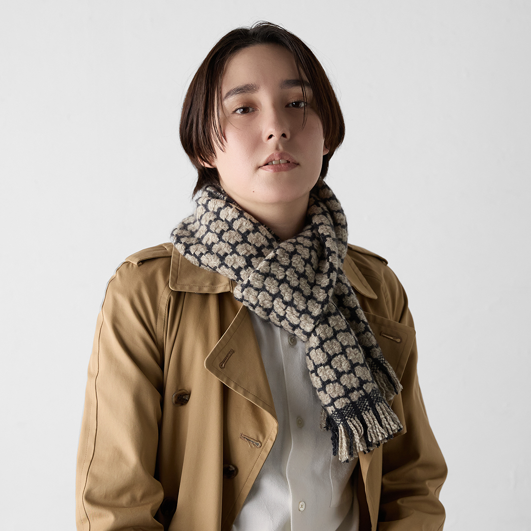 ふっくらとした手紡ぎの、ネパールカシミヤ100%で仕立てたマフラーが新