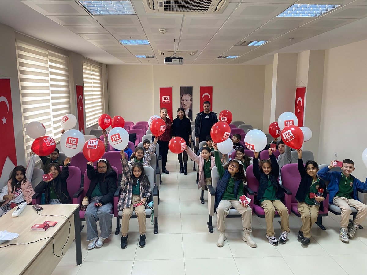 Aydın 112 Acil Çağrı Merkezi (@aydin112acm) on Twitter photo Acil durumda tek numara ➡️📞1️⃣1️⃣2️⃣ bilinirlik ve farkındalık çalışmaları kapsamında Yörük Ali Efe İlkokulu öğrencilerine bilgilendirme yapılarak çocuklar için hazırladığımız Acil Durum Kılavuzu dağıtımı sağlandı.
<a href="/112teknumara/">112 Acil Çağrı Merkezleri</a>
<a href="/illeridaresi/">İller İdaresi Genel Müdürlüğü</a>
<a href="/TC_icisleri/">T.C. İçişleri Bakanlığı</a> Acil durumda tek numara ➡️📞1️⃣1️⃣2️⃣ bilinirlik ve farkındalık çalışmaları kapsamında Yörük Ali Efe İlkokulu öğrencilerine bilgilendirme yapılarak çocuklar için hazırladığımız Acil Durum Kılavuzu dağıtımı sağlandı.
<a href="/112teknumara/">112 Acil Çağrı Merkezleri</a>
<a href="/illeridaresi/">İller İdaresi Genel Müdürlüğü</a>
<a href="/TC_icisleri/">T.C. İçişleri Bakanlığı</a>