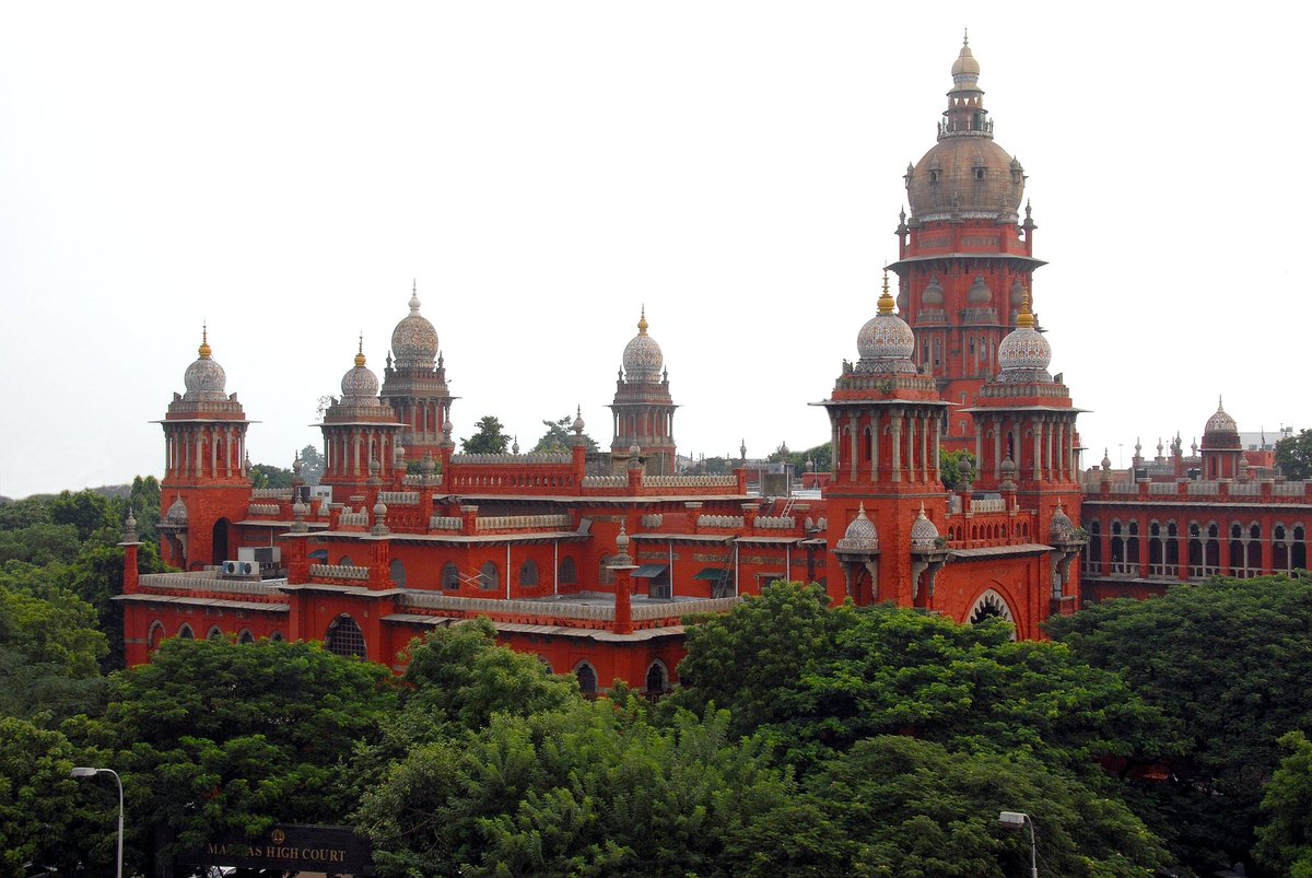 🚨HUGE BREAKING 🚨 Madras High Court QUASHES the criminal case against those who installed LED screens to livestream the Ram Mandir ceremony.

COURT ⚡⚡ : Merely because people gathered to watch Religious Function, It can’t be called Unlawful Assembly.

"Further, there was no
