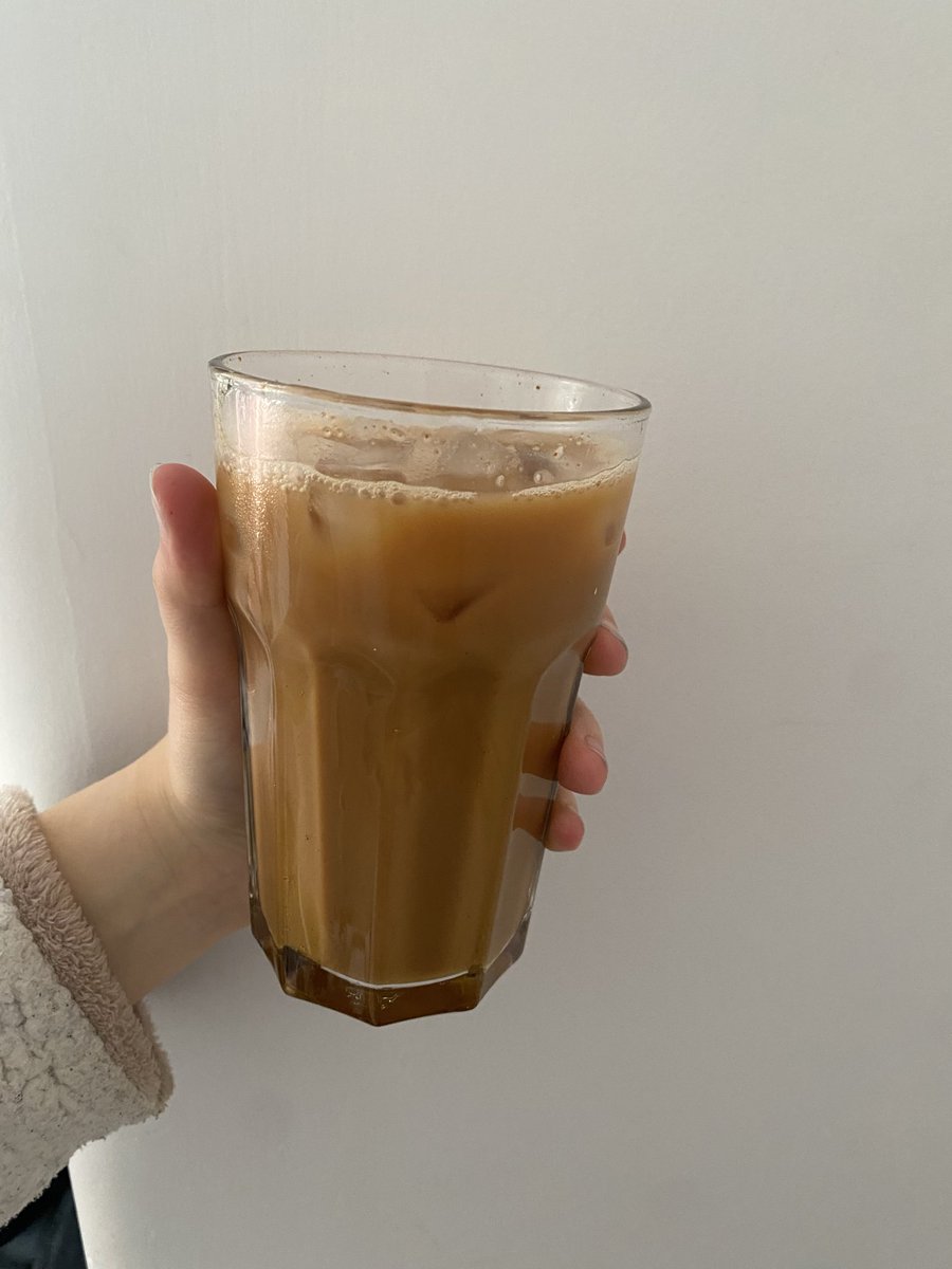 whoisvirusing's tweet photo. starting off with an iced salted honey cinnamon coffee 
hunger level : 3/10 https://t.co/kUMqhYDOw6