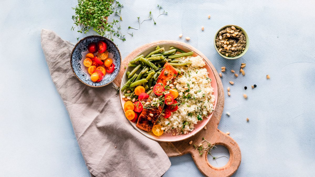 🅱️🍽️👨‍🍳Azaro honetan denboraldiko errezetak nagusi izango dira Erriberako merkatuko Sukaldaritza Eskolan bit.ly/3J3RQ9A <a href="/ESHBI_Bilbao/">Escuela Superior de Hostelería Bilbao</a>