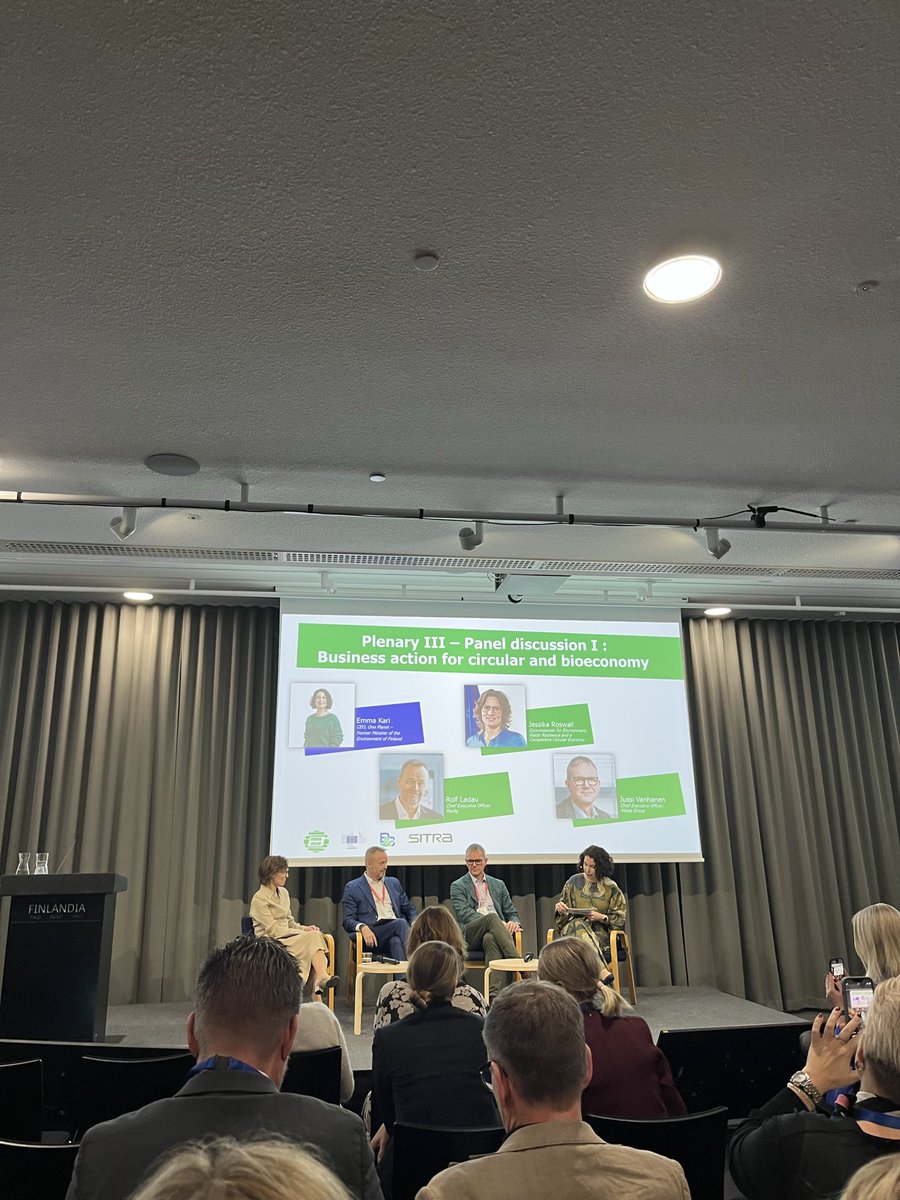 MariRaininko's tweet photo. Aamu alkoi kiinnostavalla keskustelulla, jossa #Paulig CEO Rolf Ladau muistutti ennakoitavan lainsäädäntöympäristön tärkeydestä komissaari @JessikaRoswall’lle #BusinessAndNatureSummit #Helsinki @ETL_fi https://t.co/iaGxmgiv2Y