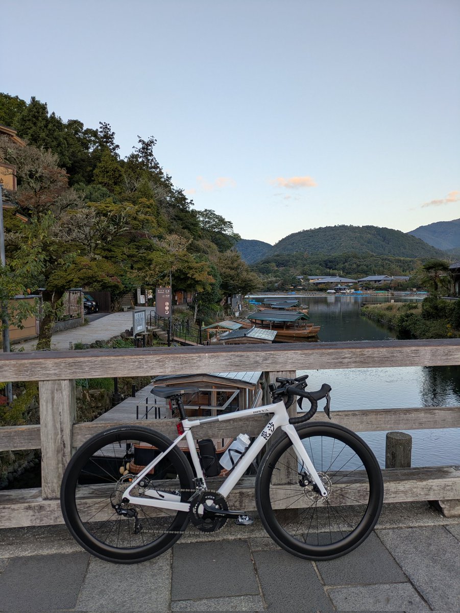 cocorobi_gtx's tweet photo. #BISYA #毘沙 #四号機 #3Tカーボンホイール 
70㎞位平坦で走ってみました
比較は #PrecisionRS #SUPERTEAMカーボンホイール

加速が楽、乗り心地が良い、素直、ずっと足が回せてた　でしょうか
平均15㎞/hが20㎞/hになってたので疲れ難いのかも
貧脚な私でも60㎞超えてから30㎞/h後半位迄加速しました https://t.co/OESoHNGt1n