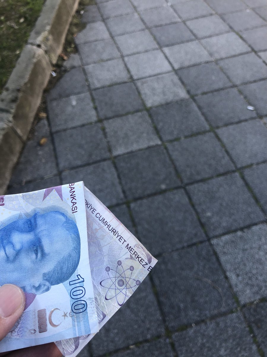 2 senedir giymediğim montumun cebinden 105 TL çıktı. Eskiden olsa sevinirdik amk acayip üzüldüm. 

2023 de sigara 45 liraydı,
Şuan 1 paket sigara 100 lira 

Durduğu yerde para erimiş amk.