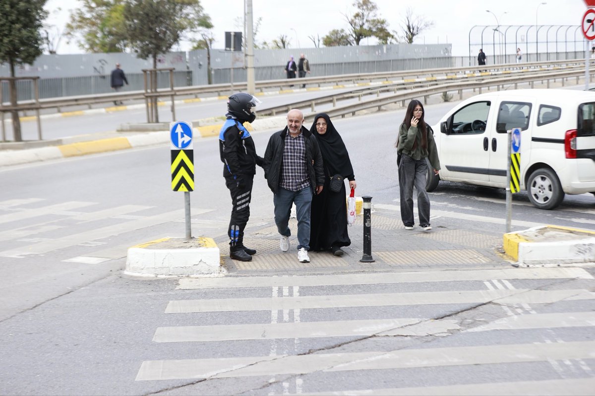 SULTANBEYLİ’DE İLK!
EKİPLER GÖREVE BAŞLADI

<a href="/SultanbeyliBel/">Sultanbeyli Belediyesi</a>  Başkanı Ali Tombaş bir ilke daha imza attı. İlçe genelinde trafik akışını hızlandırmak, yaya ve sürücü güvenliğini artırmak amacıyla Motorize Trafik Zabıta Ekibi birimi kuruldu.

Yeni ekipler, özellikle okul