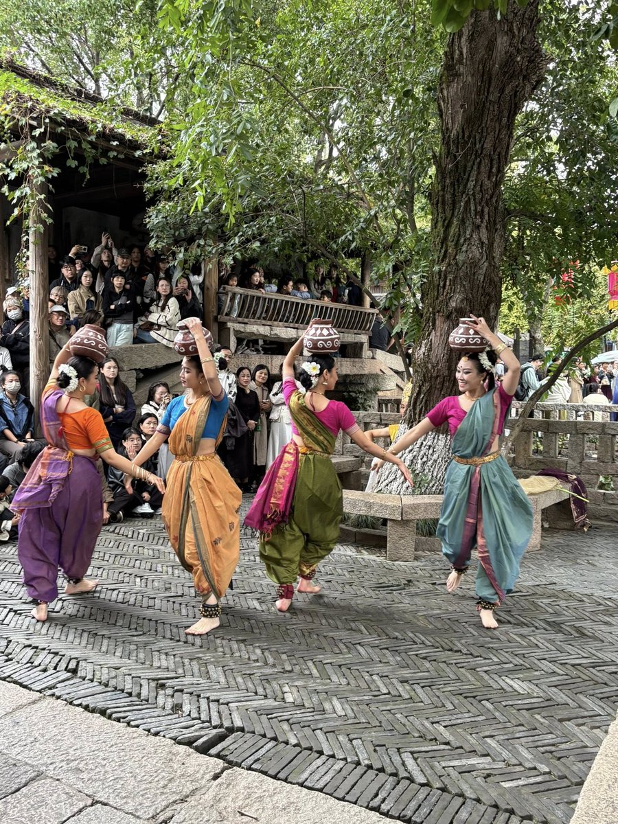 ChinaSpox_India's tweet photo. Kālidāsa’s timeless masterpiece Shakuntala—a jewel of Indian classical theatre—graced the stage at the 12th Wuzhen Theatre Festival! 💃

Our heartfelt thanks to the artists of Sangeetham India Arts for bringing this classic to life and building a vibrant cultural bridge between China and India. 🇨🇳✨🇮🇳

credit: @EOIBeijing 
#WuzhenFestival #Shakuntala #IndiaChina