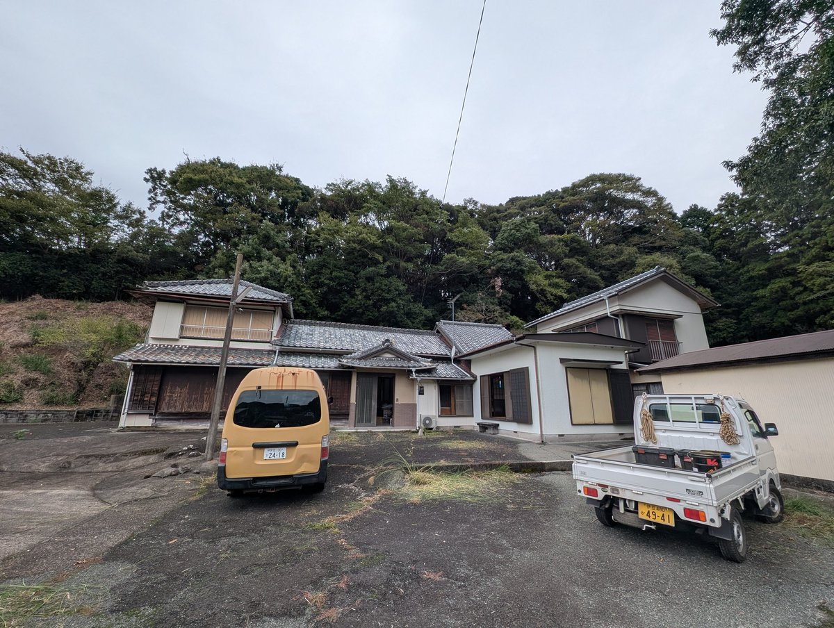 junichiro_izu's tweet photo. 建物2件、納屋3棟、田んぼに畑に果樹園に、広大な山林数カ所を引き取らないかって話しが来た。
田舎って凄い。 https://t.co/zzJVncl1te