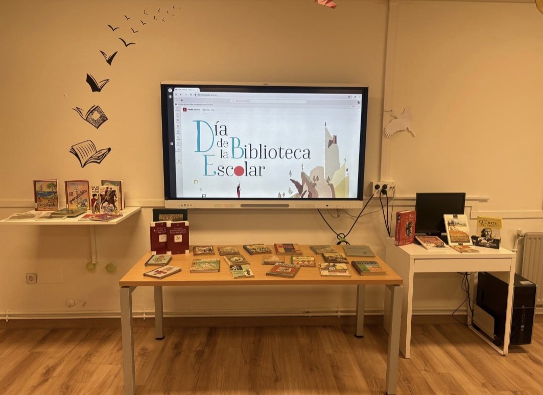 Hoy celebramos el #DiadelasBibliotecas.
Nuestro alumnado visitará nuestra exposición de libros de la escuela de antes y diferentes adaptaciones de clásicos como El Quijote o Los cinco. <a href="/cabezondepisu/">Cabezón de Pisuerga</a> <a href="/cfievalladolid/">CFIE VALLADOLID</a> <a href="/educacyl/">Educación JCyL</a>