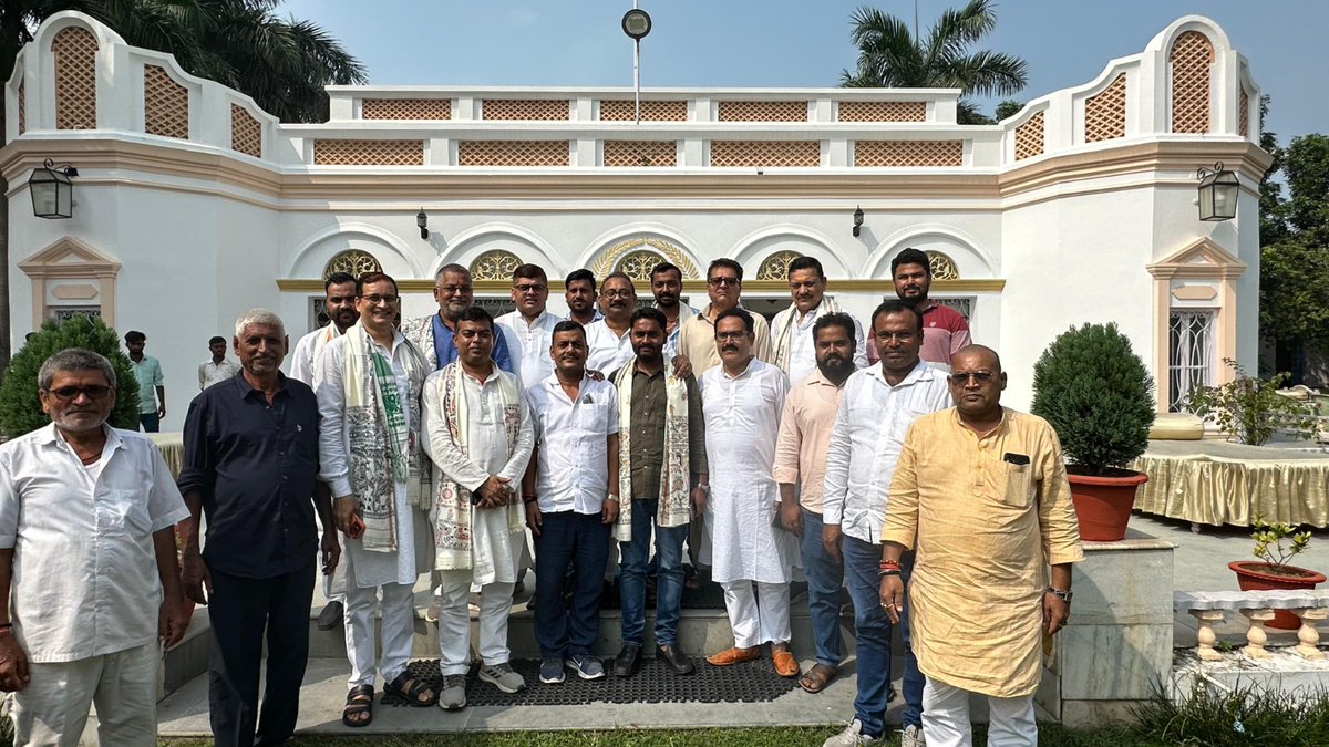 AshokChoudhaary's tweet image. "जिस ओर जवानी चलती है, उस ओर जमाना चलता है।"

आज जहानाबाद के विभिन्न क्षेत्रों के युवा साथियों एवं कार्यकर्ताओं से मुलाकात कर उनका कुशलक्षेम जाना और आगामी विधानसभा चुनाव की तैयारियों पर विस्तृत चर्चा की।

युवाओं का जोश, समर्पण और संगठन शक्ति ही हमारे अभियान की सबसे बड़ी ताक़त है।…