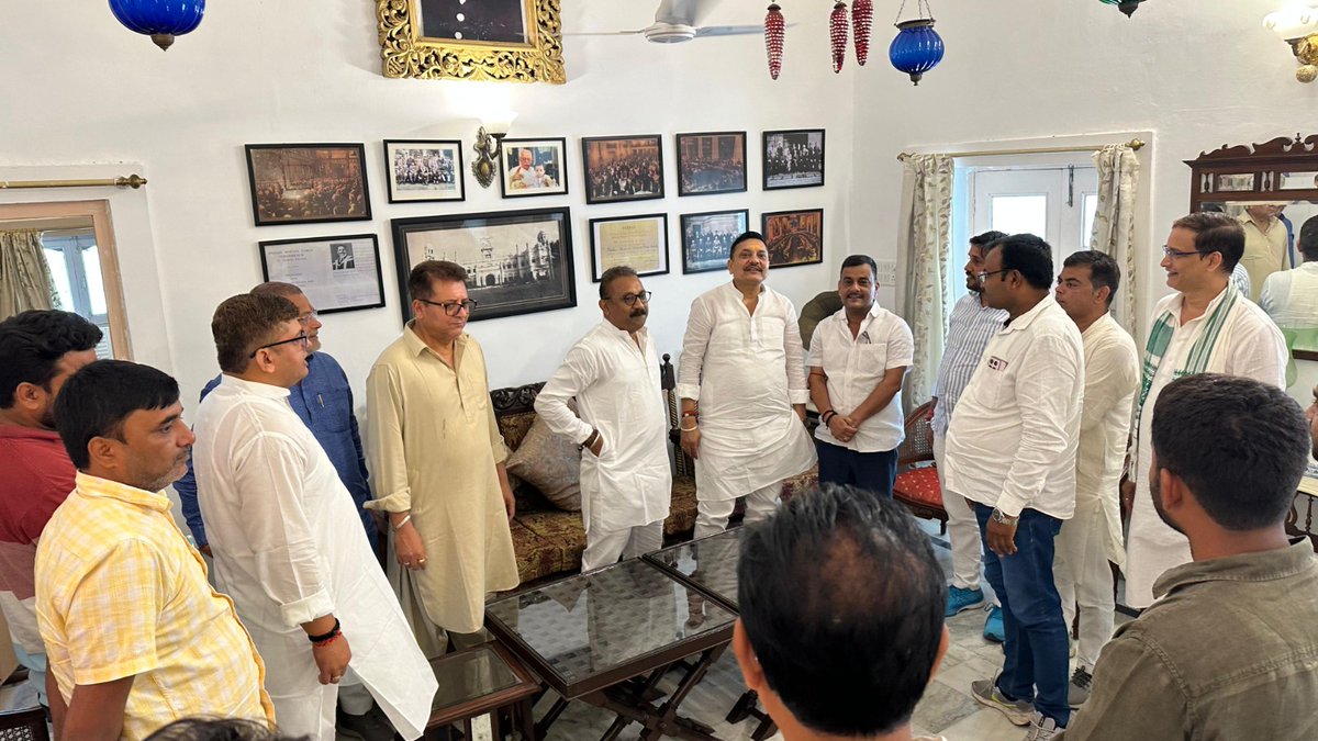 AshokChoudhaary's tweet image. "जिस ओर जवानी चलती है, उस ओर जमाना चलता है।"

आज जहानाबाद के विभिन्न क्षेत्रों के युवा साथियों एवं कार्यकर्ताओं से मुलाकात कर उनका कुशलक्षेम जाना और आगामी विधानसभा चुनाव की तैयारियों पर विस्तृत चर्चा की।

युवाओं का जोश, समर्पण और संगठन शक्ति ही हमारे अभियान की सबसे बड़ी ताक़त है।…