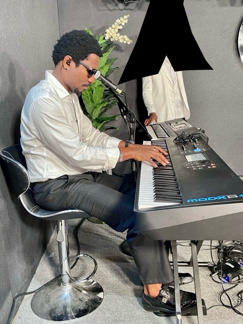 Pruveofficial's tweet photo. Looking for the key to a sweet melody 🤍 https://t.co/VjtSCMqkyS