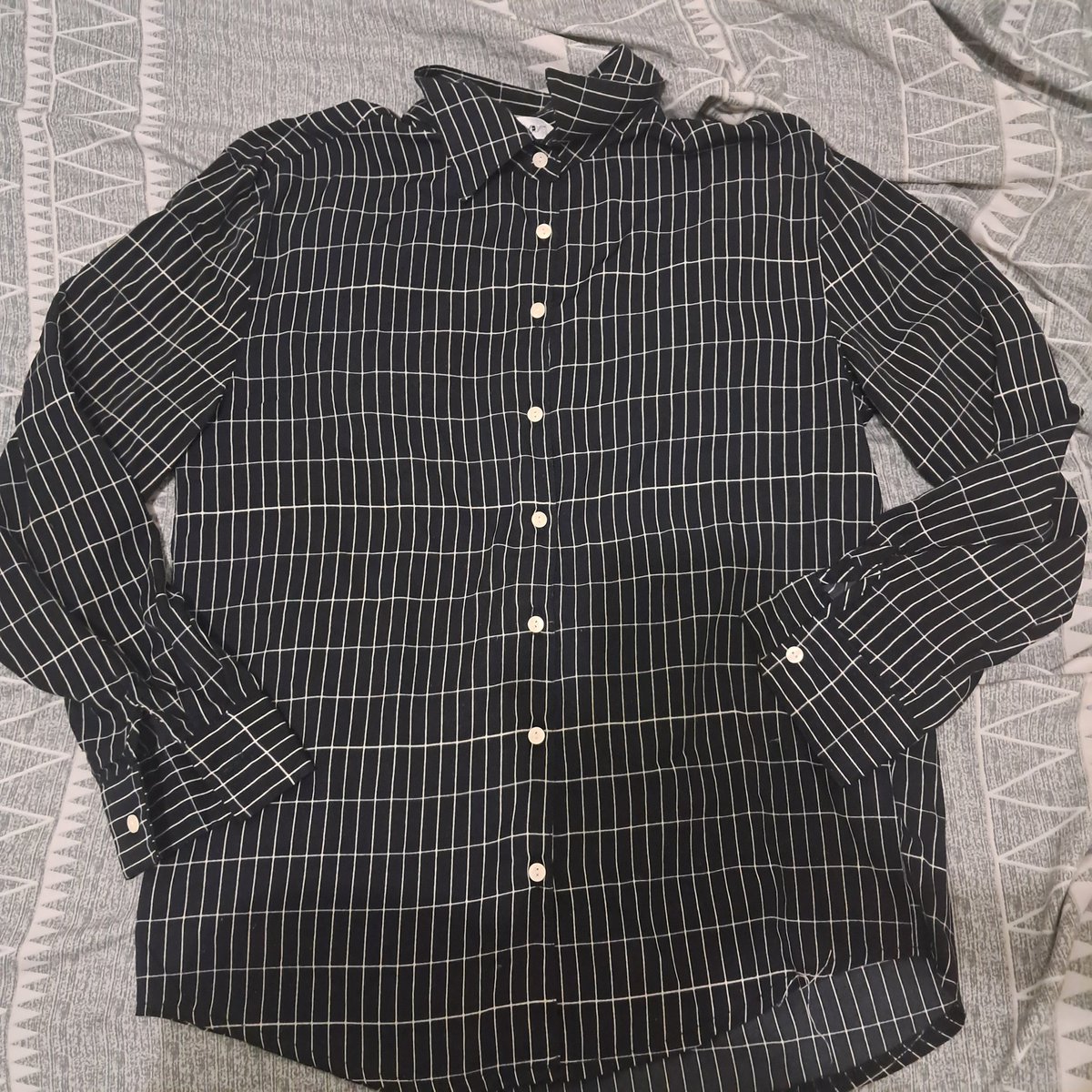 henwonz's tweet image. wts

kemeja salur hitam (12k)
- ld 100 pj 62
- inc admin
- no minus 

dom bogor, bisa oren