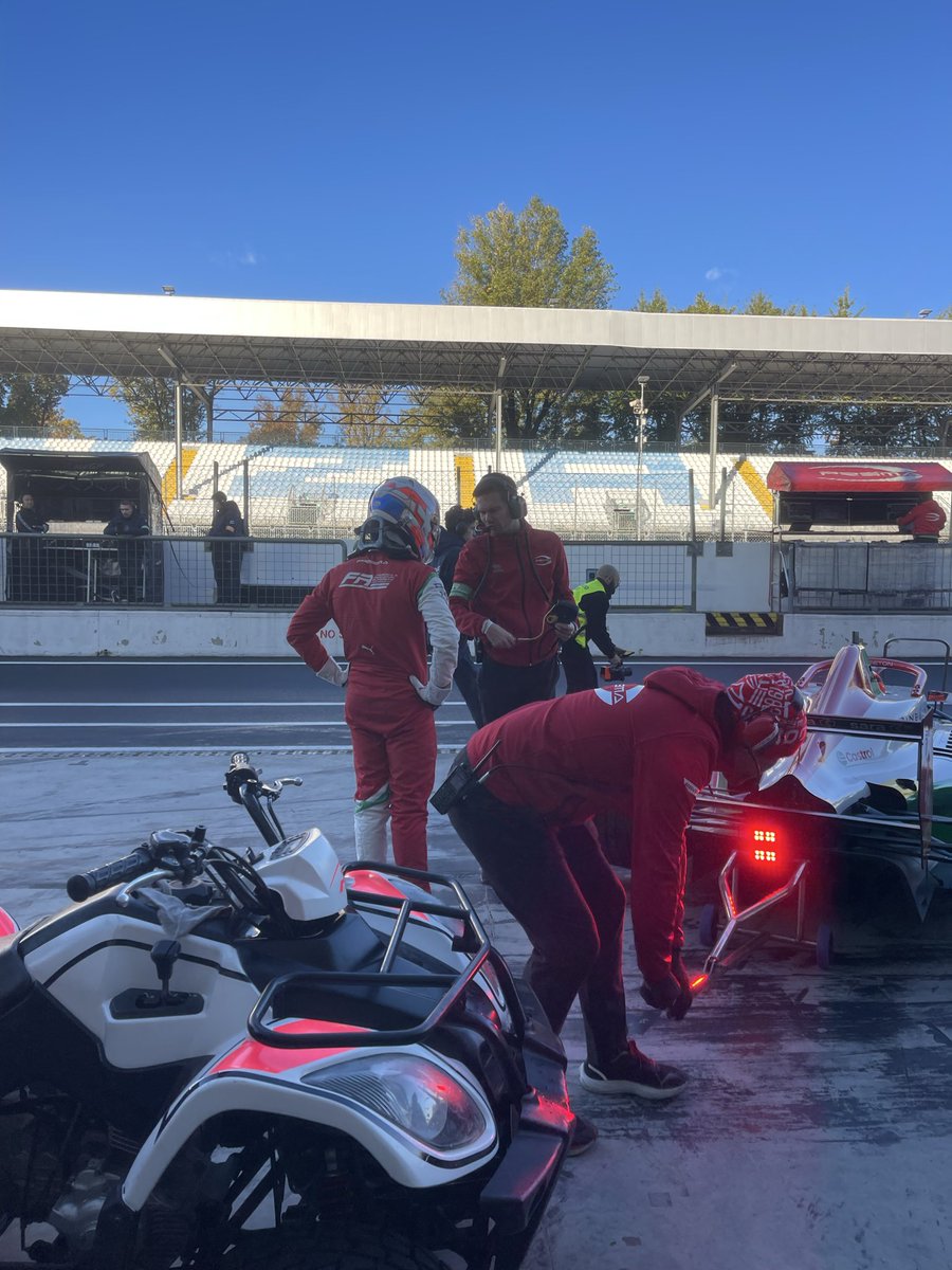 domenicozonno_'s tweet image. Good morning from Monza! Freddie #Slater is here thinking 😅

#FRECA #E4