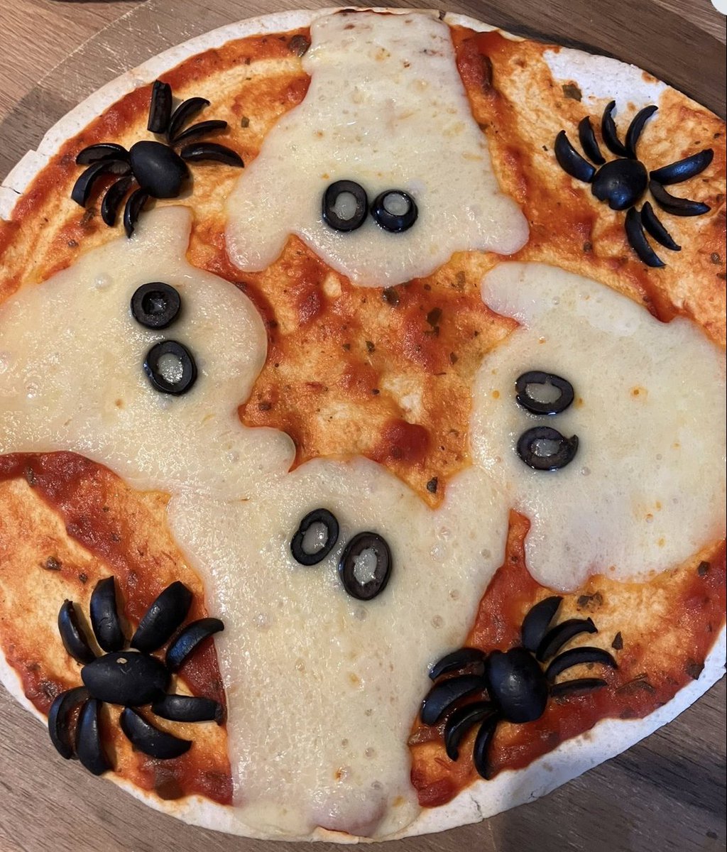 LittleTroopers_'s tweet image. Do you like the look of our Ghoulish pizza? An online Bake-a-long is just one of the things that we have planned for half term. If you need help to keep your little ones busy, take a look at our website for more info.  #HalfTermFun #FamilyBaking