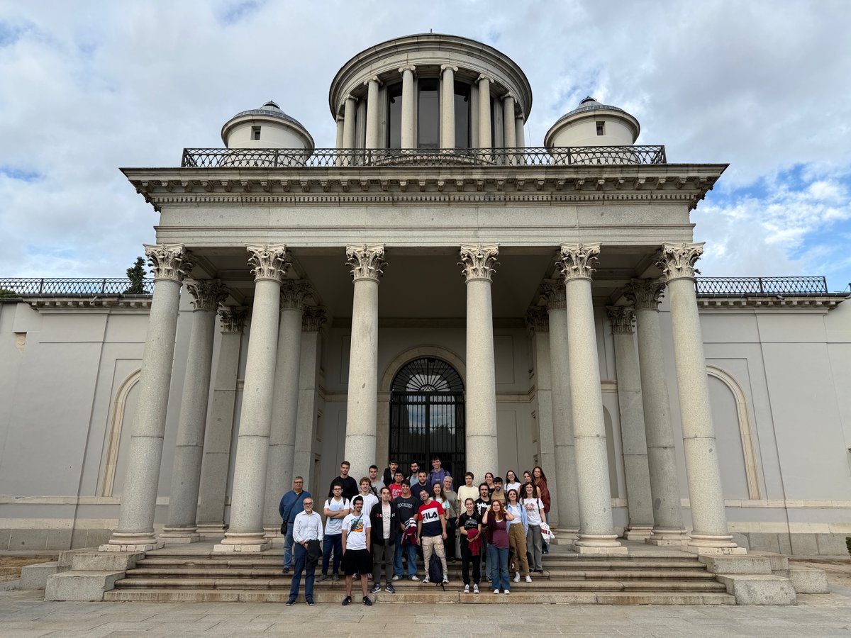 Visita al Real Observatorio de Madrid (ROM) @ignrobsmadrid.bsky.social con el estudiantado del Máster en Astrofísica UCM @masterastroucm.bsky.social del curso 2025-2026. Muchas gracias a Miguel Querejeta, astrónomo del ROM y fantástico guía durante la visita.