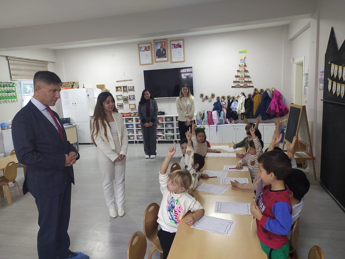 Kaymakamımız Niyazi ERTEN, Ural Özyiğit Anaokulu’nu ziyaret ederek öğrencilerle sınıf ortamında bir araya geldi ve öğretmenlerden bilgi aldı.