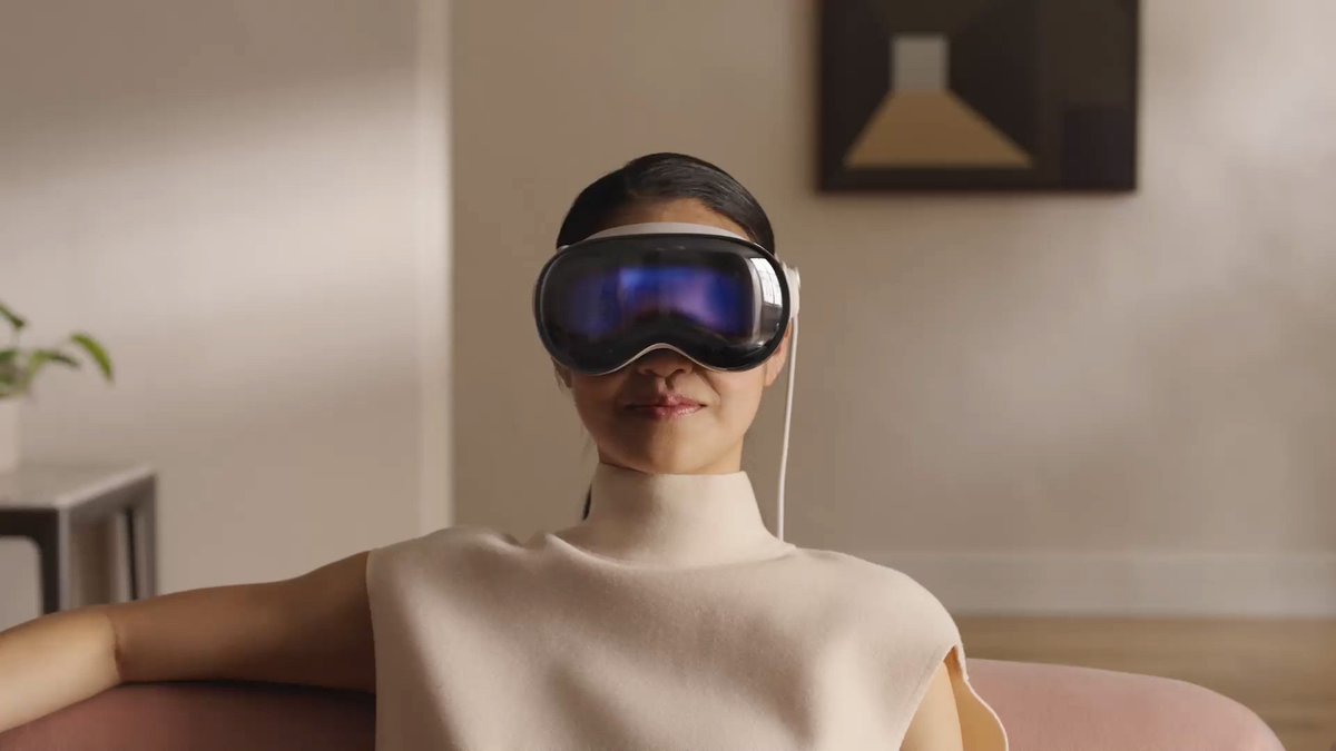 VivaanBakshi's tweet image. Eye tracking, 3D immersion, and stunning clarity redefine how we see and interact. #VisionPro #AppleEvent #SpatialComputing