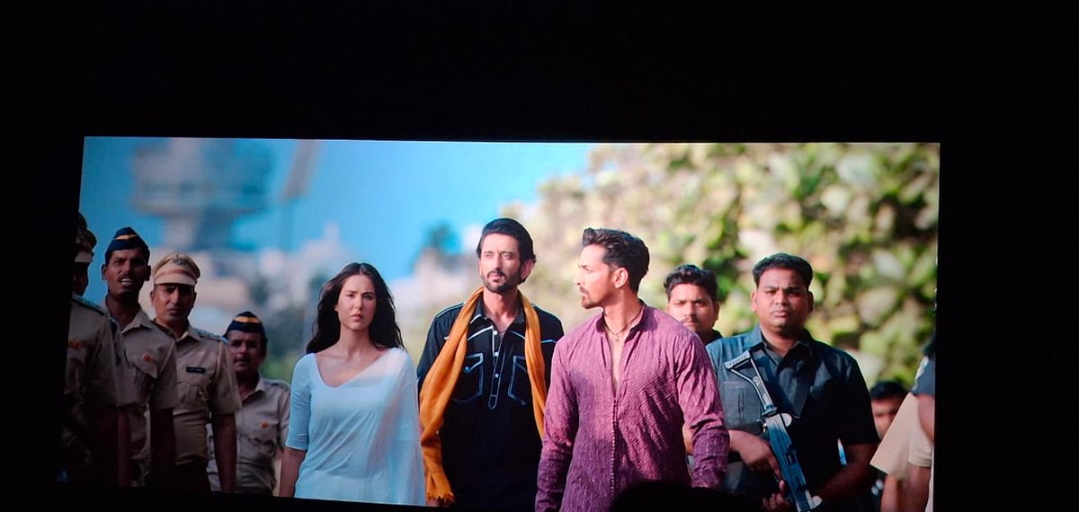 Har scene mein lagta tha kuch hone wala hai aur kuch bhi nahi hua. #EkDeewaneKiDeewaniyat