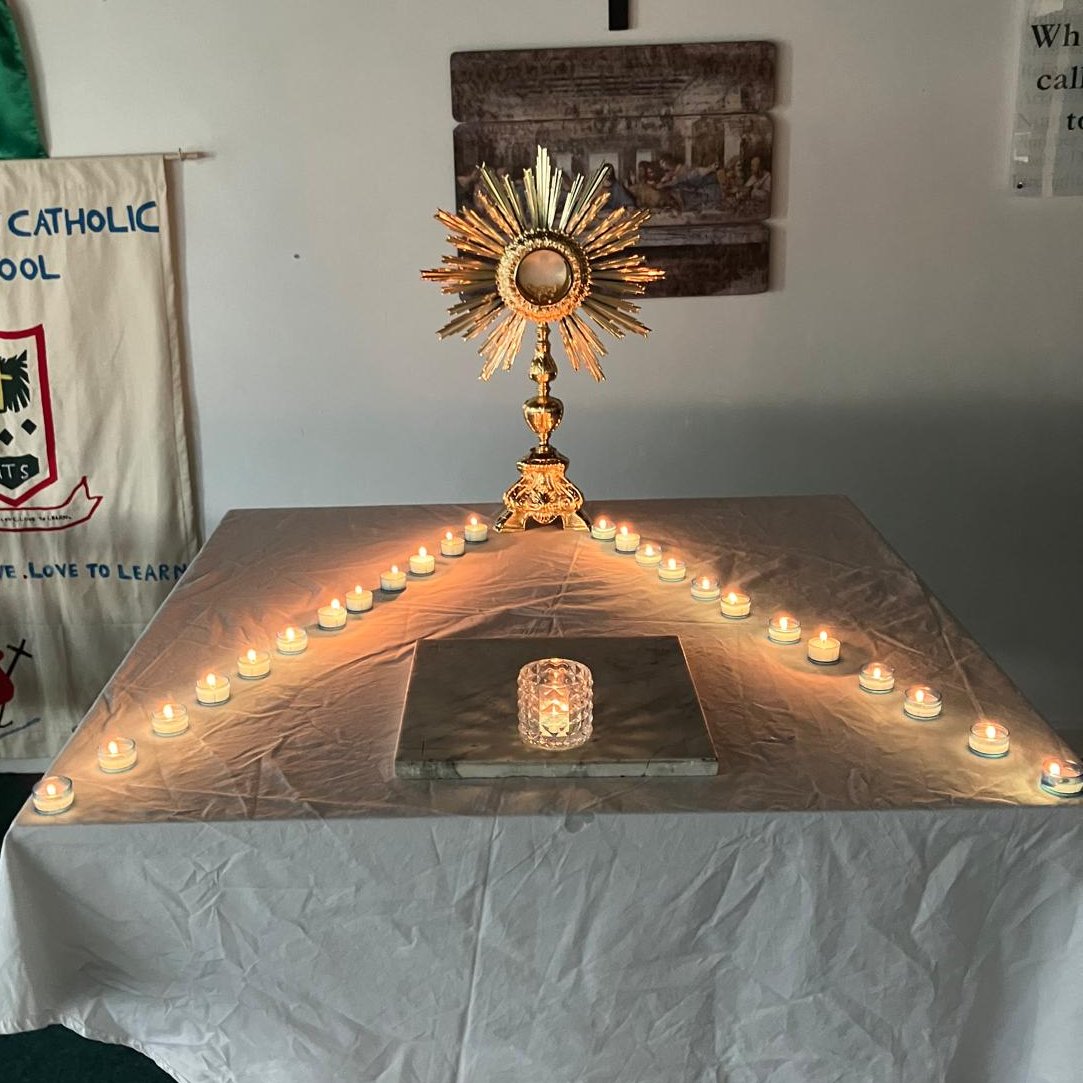 HolyTrinityCol's tweet image. 🙏 Exposition every Wednesday lunchtime will continue after half term- a peaceful time to be with our Lord in silent reflection. All are welcome.