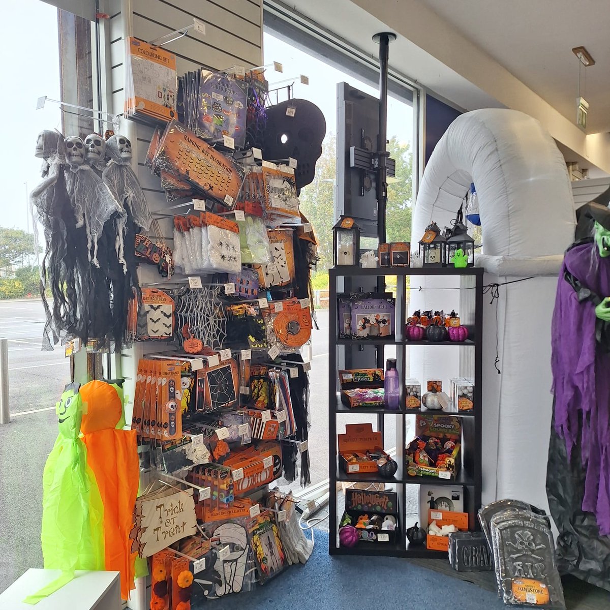 Plenty of amazing Halloween left In Stores!👻🎃

Trick or Treat Accessories, Party Decorations, Carving Kits, Sweets &amp; so much more!🎃

geetees.co.uk/product-catego…