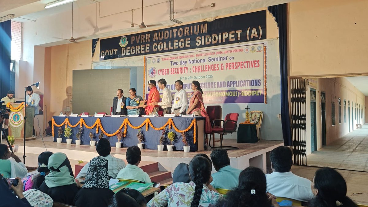 CCPS_Siddipet's tweet photo. *Today, a Cyber Awareness Program was conducted at Government Degree College, Siddipet, by ACP Srinivas Sir, Cyber Crime Police Station, Siddipet.* @TGCyberBureau @Shikhagoel_IPS https://t.co/gwIqtIzcAr