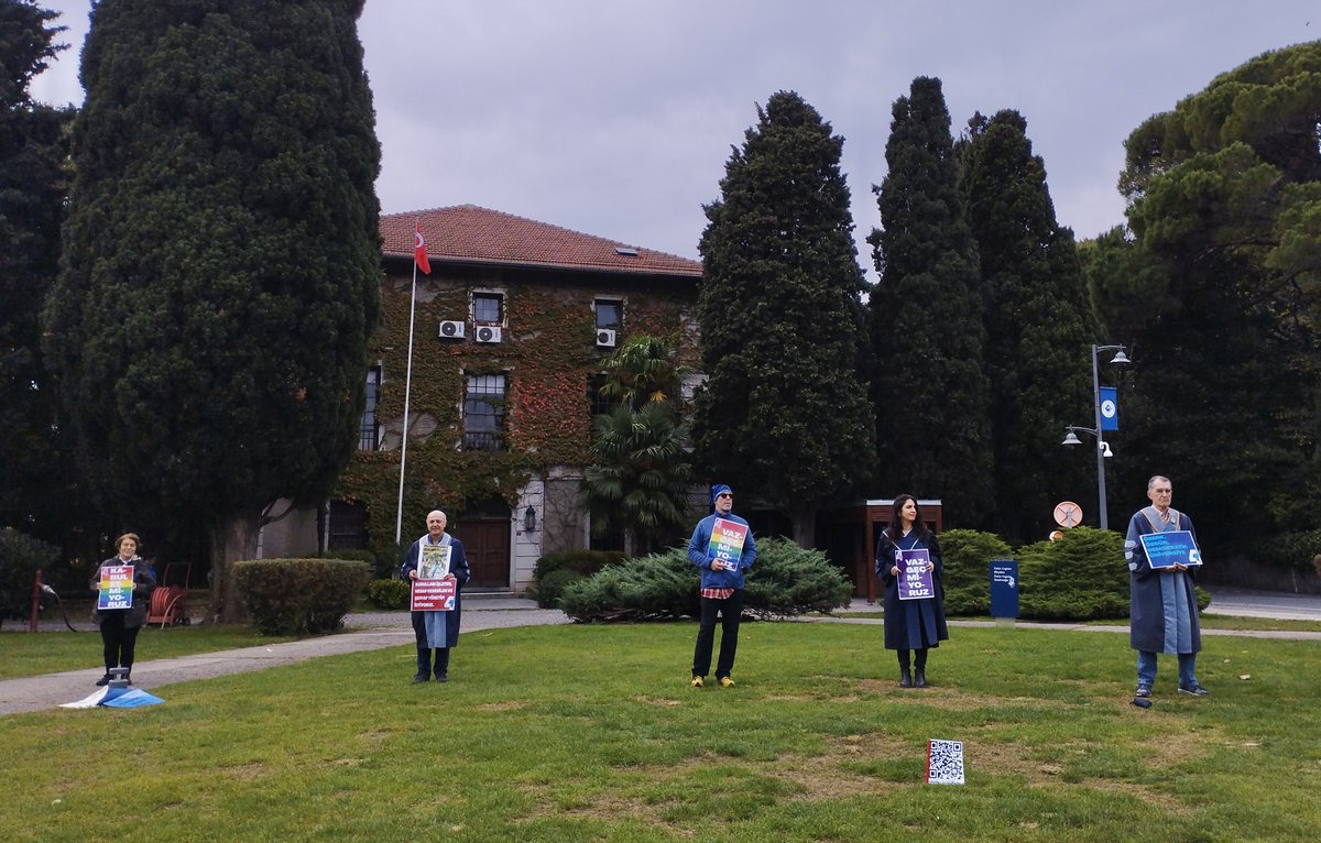 yunusunbabasi's tweet image. 23 Ekim 2025 Boğaziçi Üniversitesi Akademisyenleri Nöbeti no. 1181. Direnişin 5. yılı/1754. günü @#KabulEtmiyoruzVazgeçmiyoruz
October 23, 2025 Bogazici University Faculty Vigil #1181/5th year/1754th day of the resistance @unibogazici_en #WeDoNotAcceptWeDoNotGiveUp