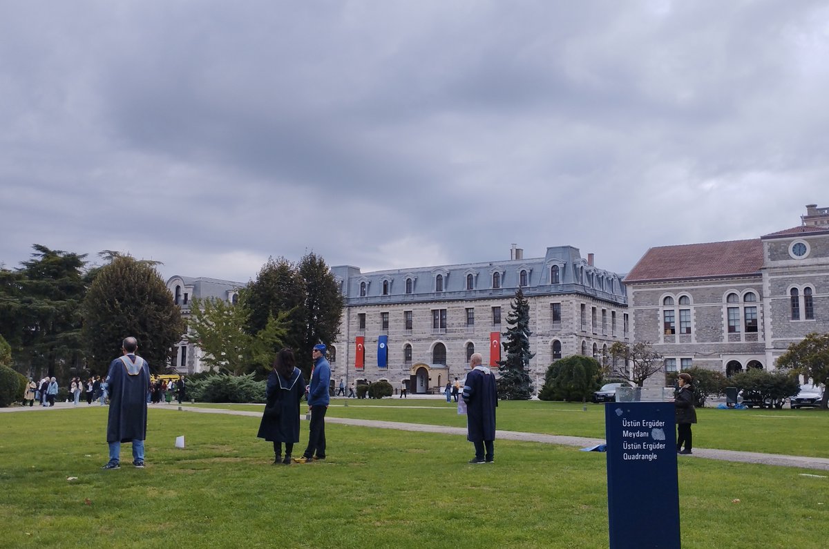 yunusunbabasi's tweet image. 23 Ekim 2025 Boğaziçi Üniversitesi Akademisyenleri Nöbeti no. 1181. Direnişin 5. yılı/1754. günü @#KabulEtmiyoruzVazgeçmiyoruz
October 23, 2025 Bogazici University Faculty Vigil #1181/5th year/1754th day of the resistance @unibogazici_en #WeDoNotAcceptWeDoNotGiveUp