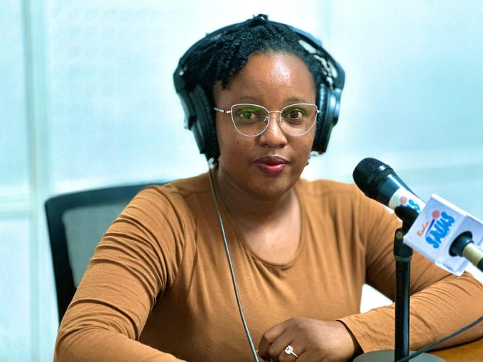 RADIOSALUS1's tweet image. Mu kiganiro mu #Rubohero cyo kuri uyu wa Gatanu, turi kumwe na Gloria Ishimwe, umwe mu bakobwa biteje imbere abinyujije mu gushora imari mu bucuruzi. Akorera mu mujyi wa Huye muri @HuyeDistrict 
Ari kudusangiza urugendo rwe mu ishoramari.
@RwandaGender