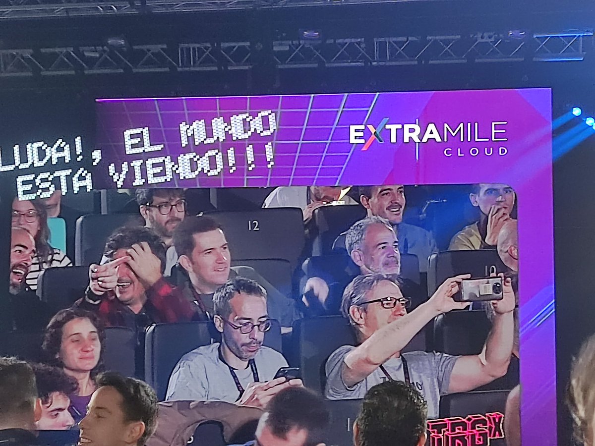 lantoli's tweet image. Para hacer una foto recursiva primero tienes que hacer una foto recursiva #TRGx