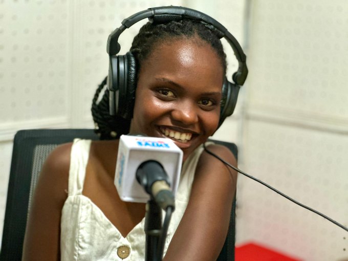 RADIOSALUS1's tweet image. Mu kiganiro mu #Rubohero cyo kuri uyu wa Gatanu, turi kumwe na Gloria Ishimwe, umwe mu bakobwa biteje imbere abinyujije mu gushora imari mu bucuruzi. Akorera mu mujyi wa Huye muri @HuyeDistrict 
Ari kudusangiza urugendo rwe mu ishoramari.
@RwandaGender