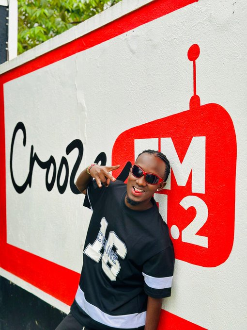 Vibes on Vibes🔥Plug in and let #CFMLifestyle set your weekend mood with <a href="/Inyaaclare/">Inyaa</a> &amp; <a href="/starcentdj/">THE CROWD HYPER⭐🇺🇬 🇰🇪 🇷🇼</a> 

Stream🌏croozefm.com/stream 

#TGIF Darlings
#CroozeFM 
#Mbarara