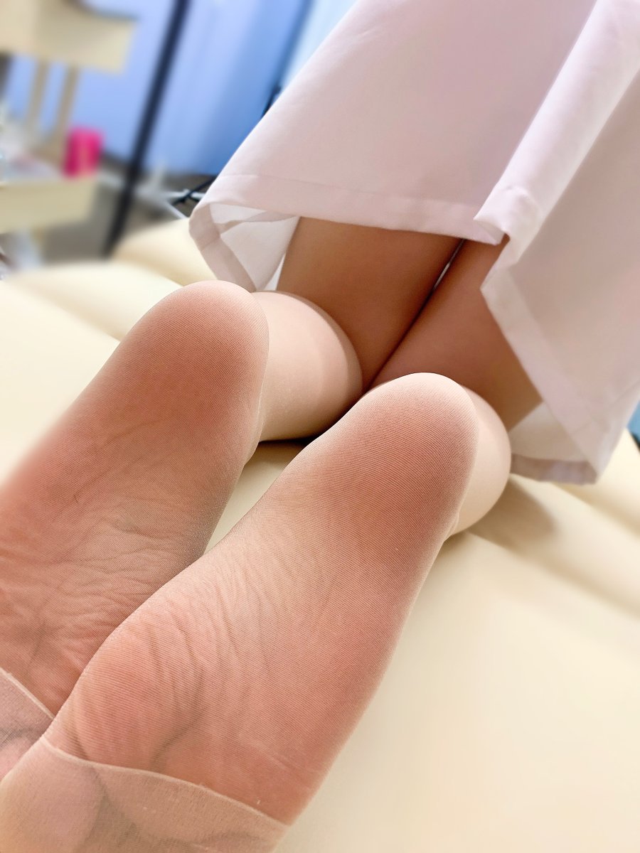 trish_hc's tweet photo. セーフ！！！！でしょ？
(台の組み立て中) https://t.co/S2RHz3v3Dk