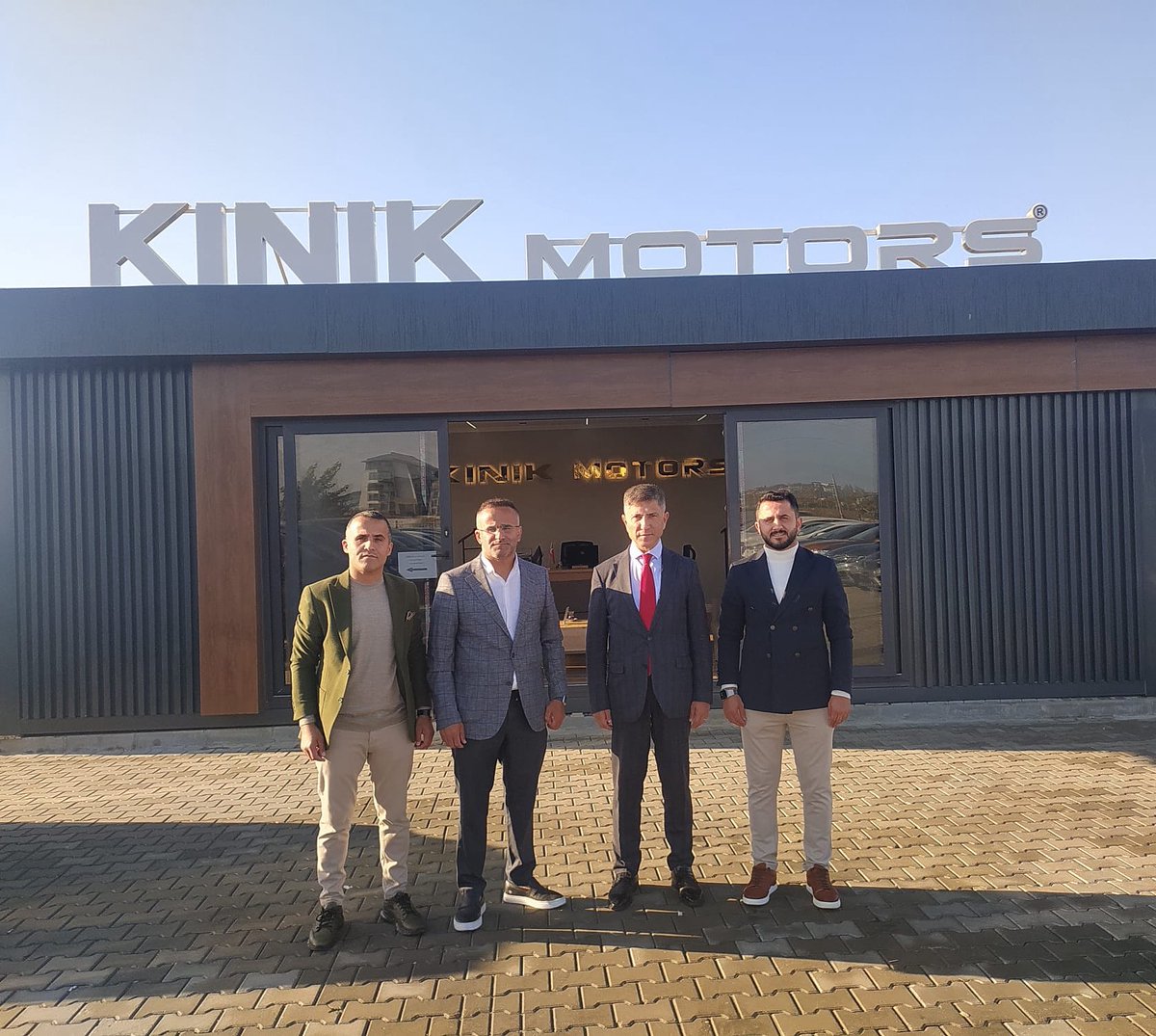 Kaymakamımız Niyazi ERTEN, Kınık Motors Şirketi’ni ziyarette bulundu.