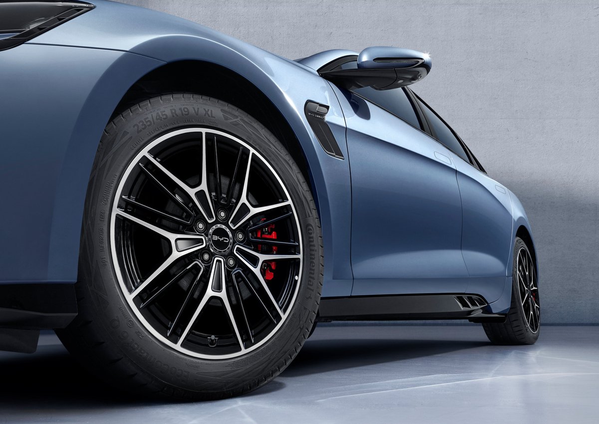 bestcarmagazine's tweet image. BYDのシールがアプデを発表したぞ！足回りの瀬能向上はもちろん見所だけど、なんと今回の価格改定で後輪駆動モデルは500万円切り！国内導入記念として1000台限定だった金額が今後は正式価格になるぞ！
#BYD #SEAL
bestcarweb.jp/news/1352103