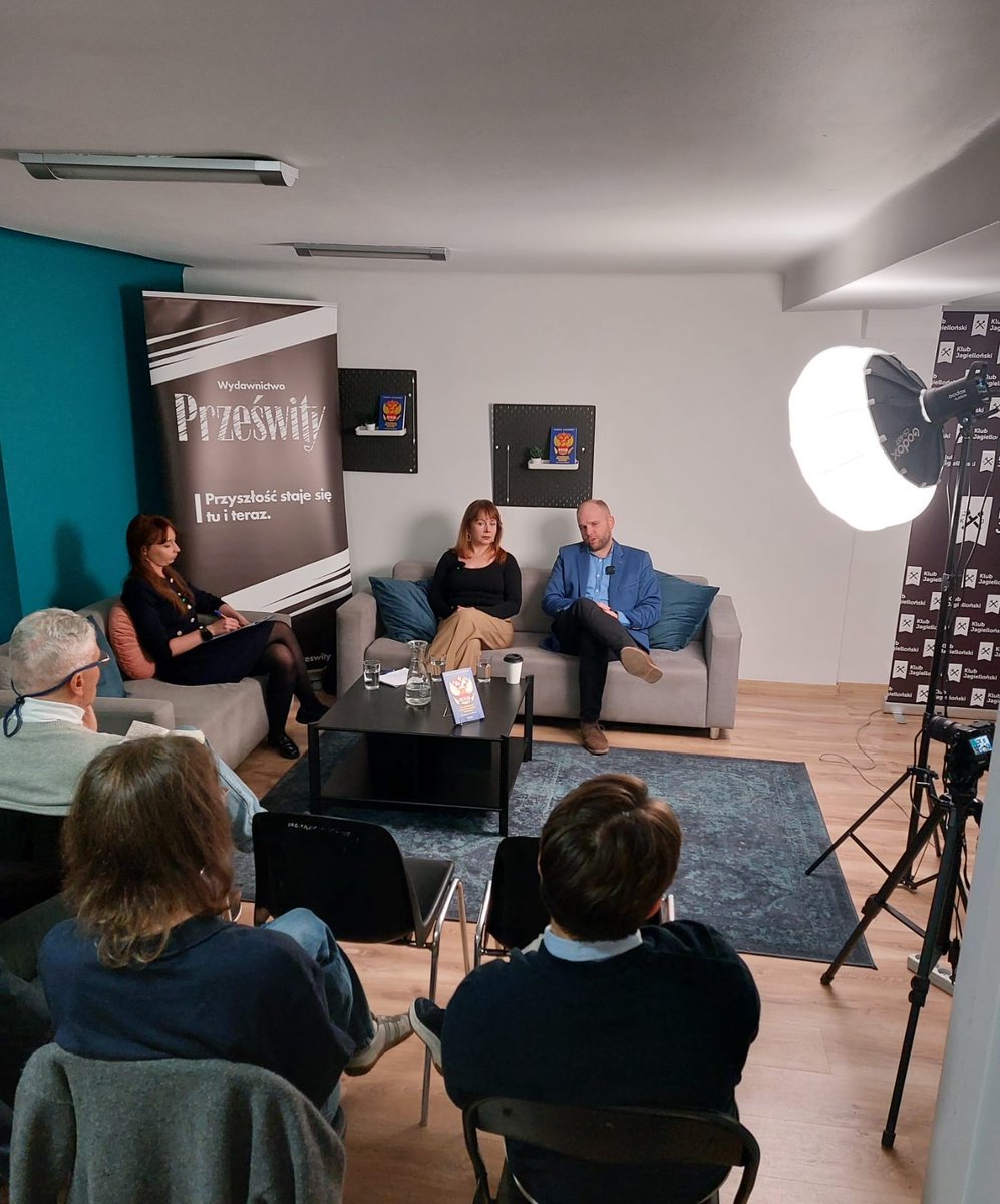 Książka ''Rosja. Od rozpadu do faszystowskiej dyktatury'' <a href="/mar_luniewski/">Marcin Łuniewski</a> sporo namieszała w mediach, ale nadal, po wielu spotkaniach i wywiadach wokół niej, jest o czym rozmawiać!

Wczoraj w <a href="/KlubJagiellonsk/">Klub Jagielloński</a> autor książki w duecie z <a href="/MDomanskaOSW/">Maria Domanska</a> dyskutowali m. in. o tym, czy w