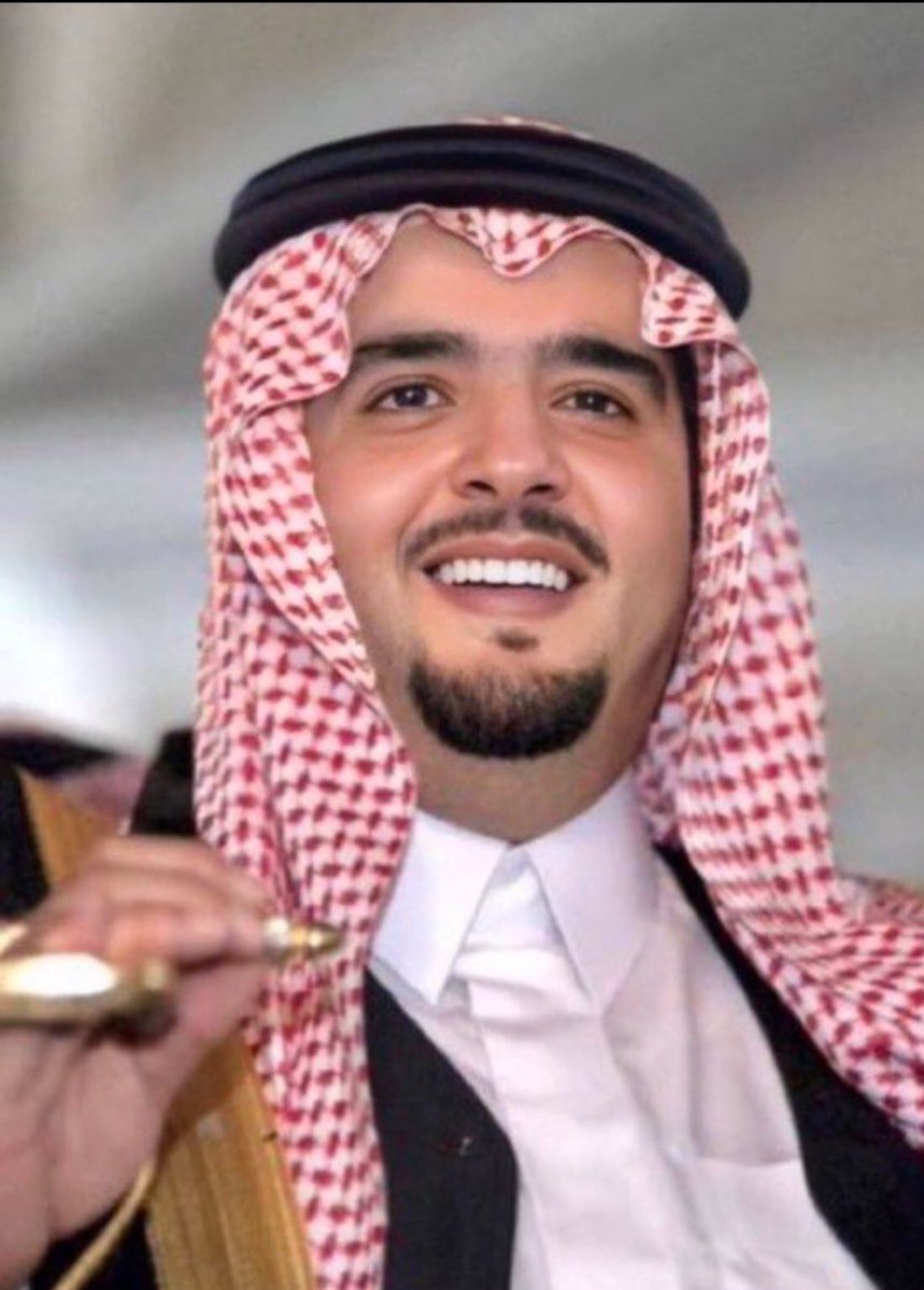 #عبدالعزيز_بن_فهد

ياحي راس ماتخفى عن الطيب 
لا بغيته في لزوم لقيته 

ولا ينتظر من بعد طيبه مكاسيب 
لا خذيت منه كانك عطيته