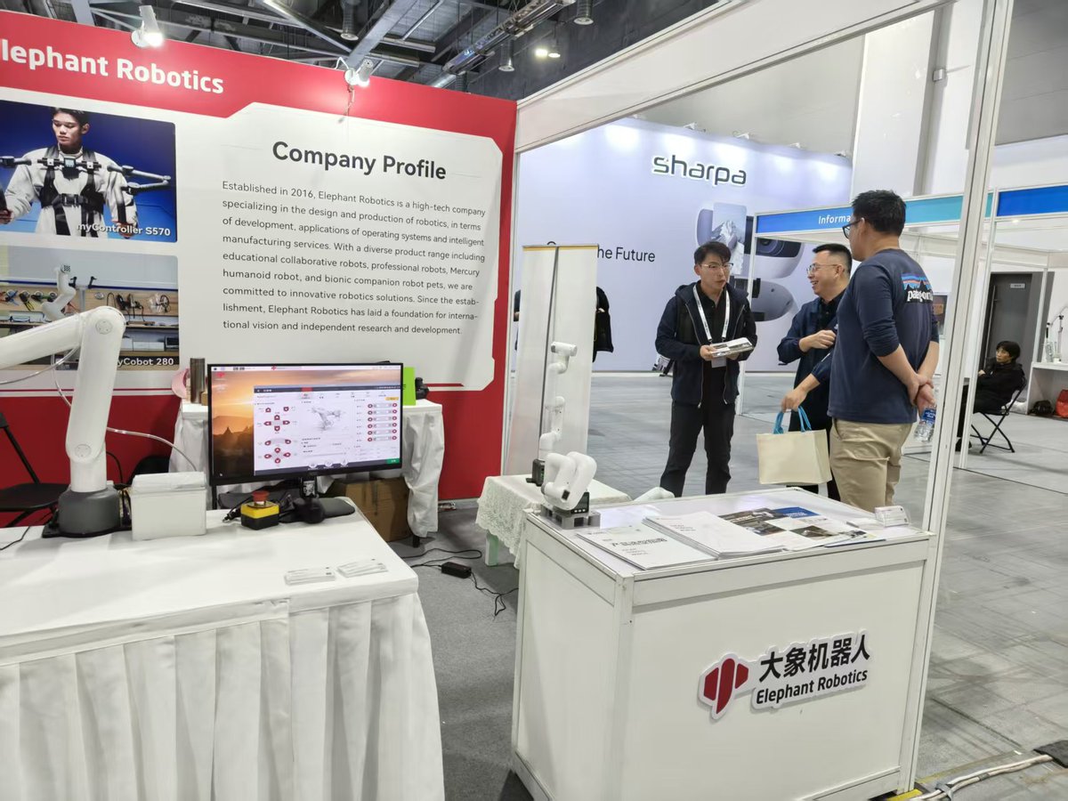 CobotMy's tweet image. 🌟The #IROS2025 has officially wrapped up!
🤖It was truly inspiring to connect and exchange ideas with global professors and researchers on cutting-edge topics like mobile# robotics, motion control, and #embodiedintelligence — what a fantastic event!✨
Our live demonstrations…