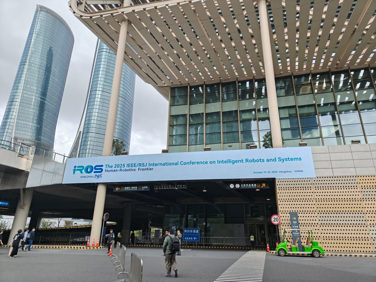 CobotMy's tweet image. 🌟The #IROS2025 has officially wrapped up!
🤖It was truly inspiring to connect and exchange ideas with global professors and researchers on cutting-edge topics like mobile# robotics, motion control, and #embodiedintelligence — what a fantastic event!✨
Our live demonstrations…