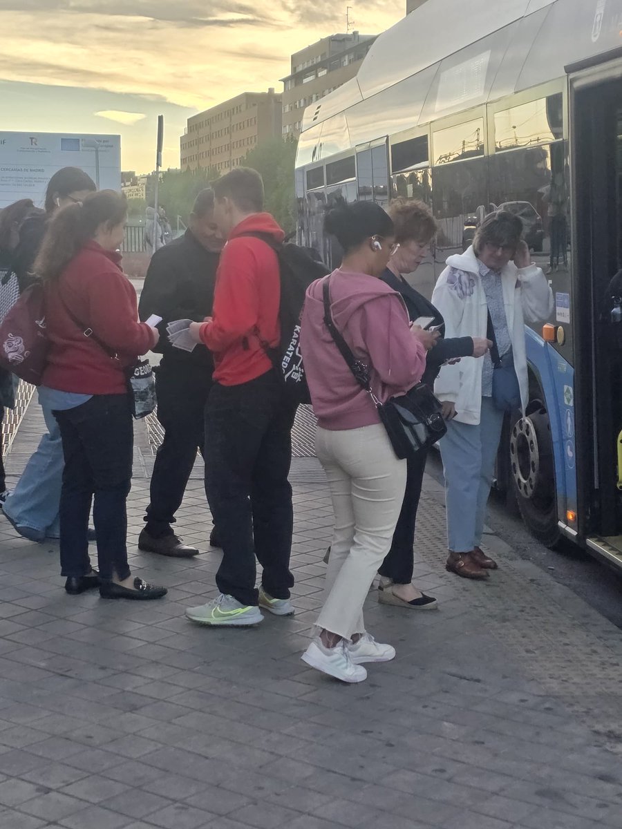 PSOEVicalvaro's tweet photo. Esta semana hemos denunciado la situación del transporte público en Vicálvaro y en el resto de Madrid.

La acumulación de obras en la ciudad han llevado prácticamente al colapso del Metro y los autobuses en Vicálvaro, sin que Ayuso y Almeida hagan nada por solucionarlo. https://t.co/YrglNzWAi4