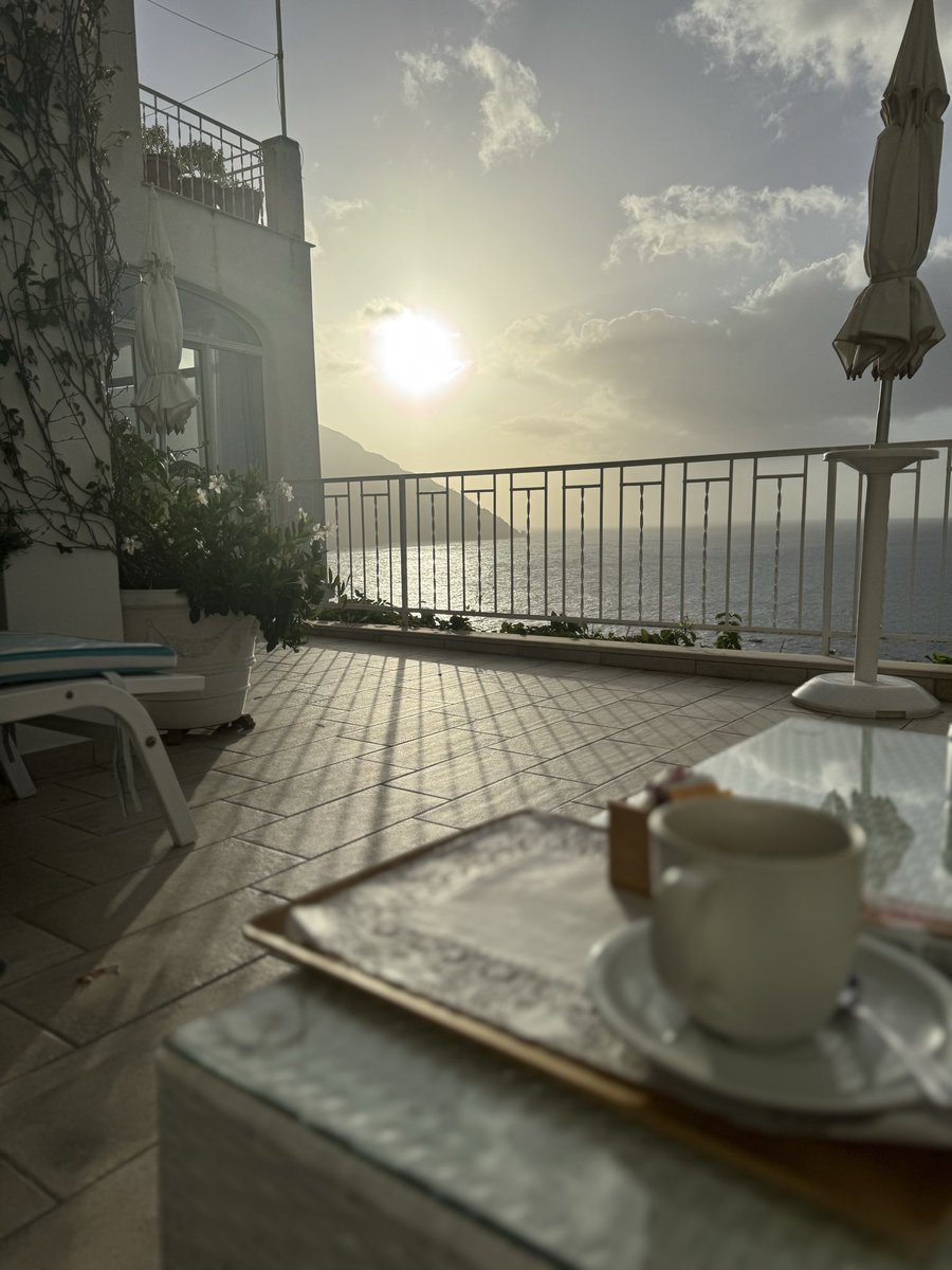 firomx's tweet photo. caffè - birra. Los mejores sabores. Positano, Italia. https://t.co/qxzA9mv07t