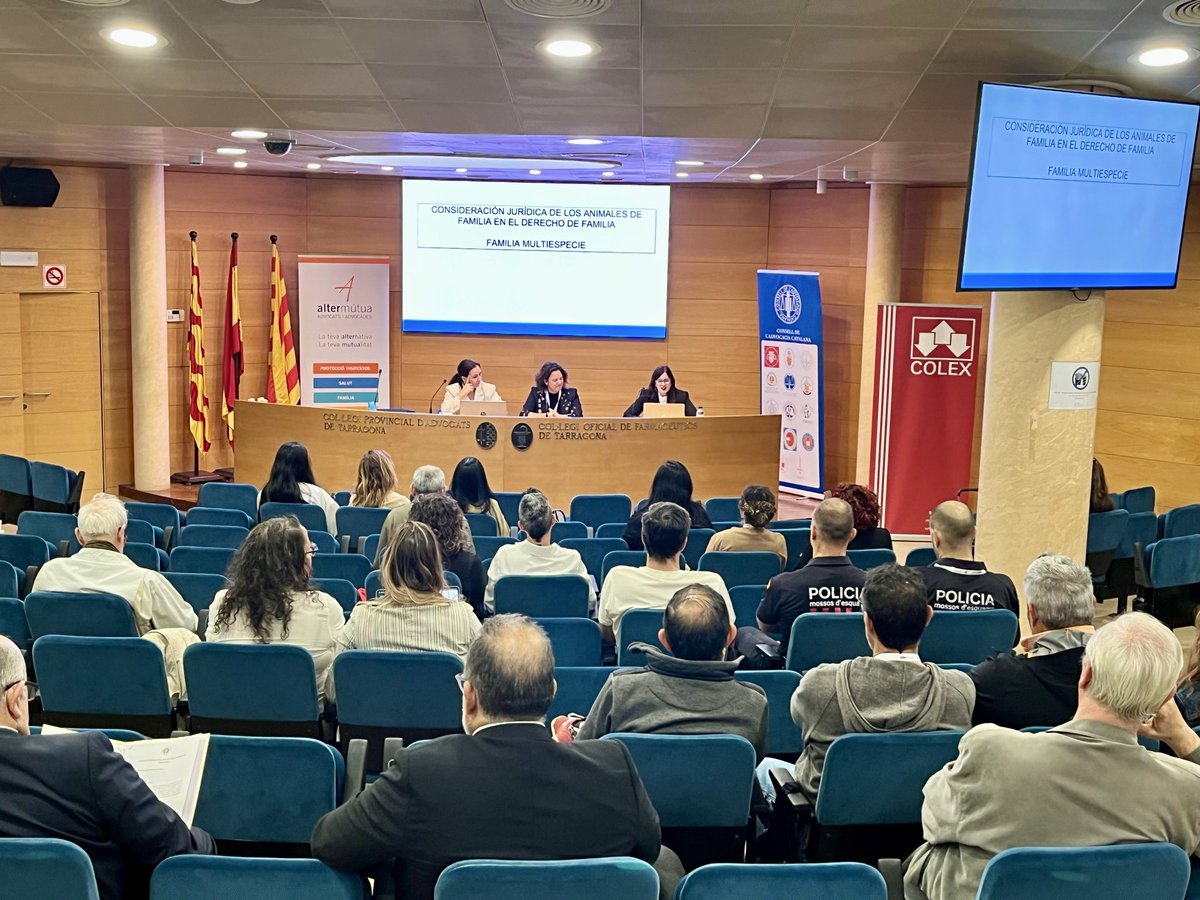 conselladvocat's tweet image. 🏠 Primera sessió: Els animals de companyia en el Dret de Família

✅ Custòdia, règim de visites i família multi espècie després de la reforma del Codi Civil

🗣️@Olgaormo, advocada @Ica_Mataro
🗣️Izaskun Nazara, magistrada TSJ País Basc

👩‍⚖️ @nuriamurlaribot, advocada @ICABarcelona