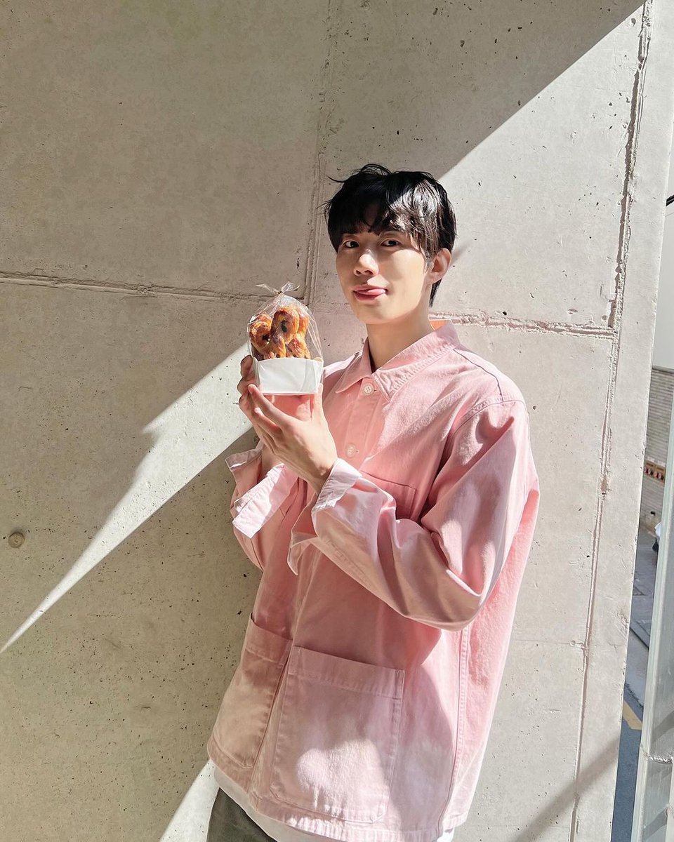 핑크가 잘 어울리는 남자🩷